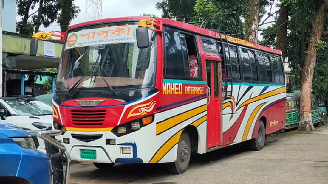 বোরকা পরা নারীর ইশারা দেখে থামে বাস, এরপর ছদ্মবেশী ডাকাত দল লুট করে ৫৭ লাখ টাকা